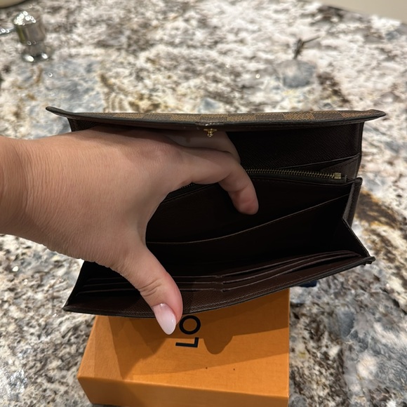 LV Sarah wallet - Picture 13 of 17